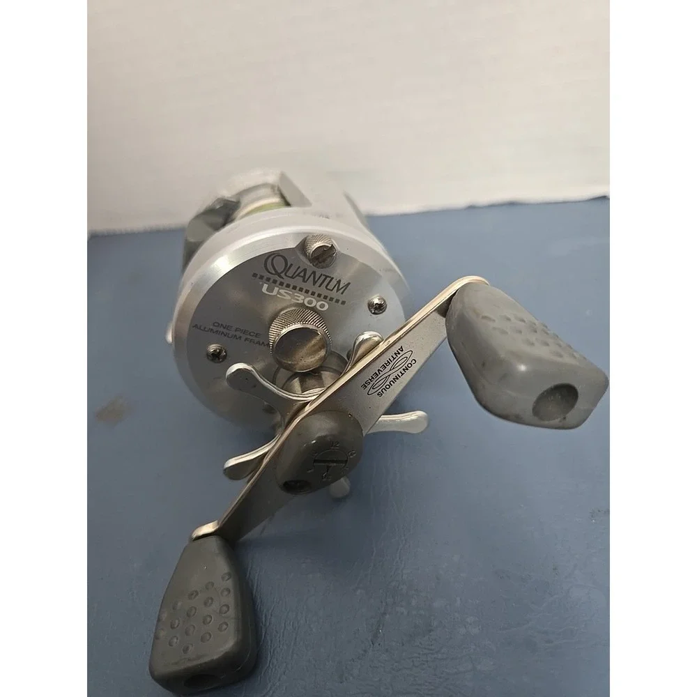 Quantum US 300 Baitcast. Reel Fishing Reel